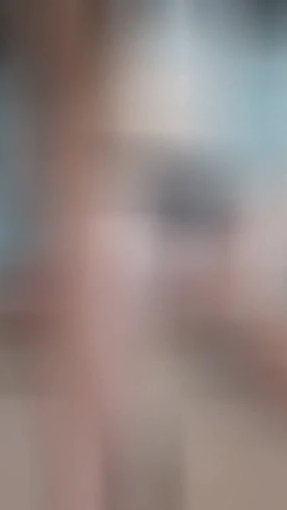 Обязательный для просмотра момент из "Спортивная девушка мастурбирует, принимает большой кулак"