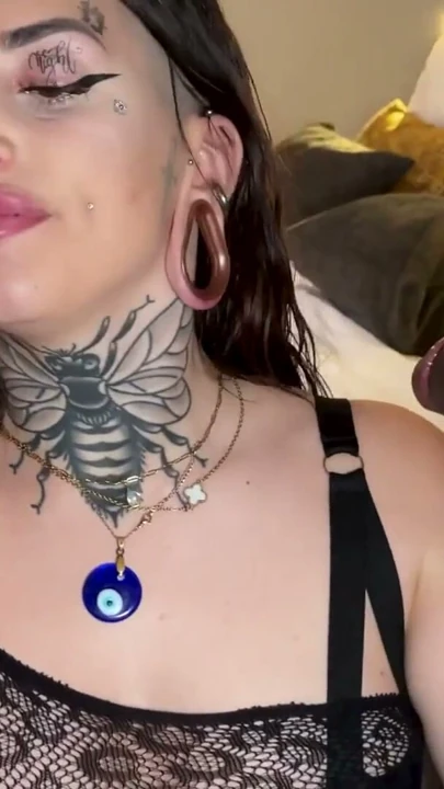 Güzel Bir Fransız Goth Kızı, Erkek Arkadaşının Yeni Dairesinde Büyük Götüne Anal ve DP Yapılarak Sikiliyor !!! | Klip 2