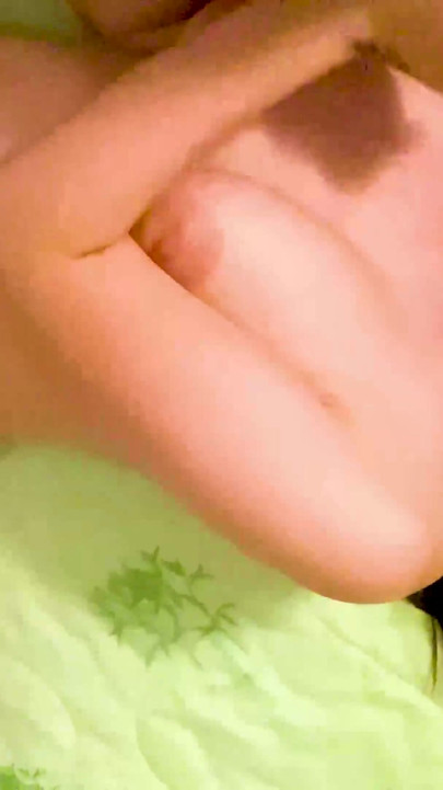 Babam bu makine amcığımı silmez mi? Belki de beni siksen iyi olur?