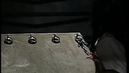 Связанные черные шлюшки из Германии здесь, чтобы использовать Домину