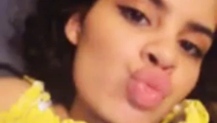 Bu dudakların arasında horozlar olduğunda kulağa nasıl geliyor?