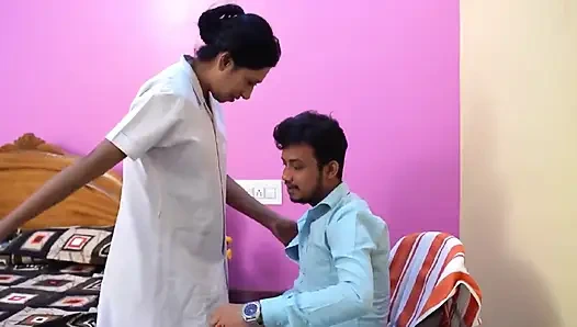 Hintli doktor ve hemşire gece vardiyasında seks yapıyor