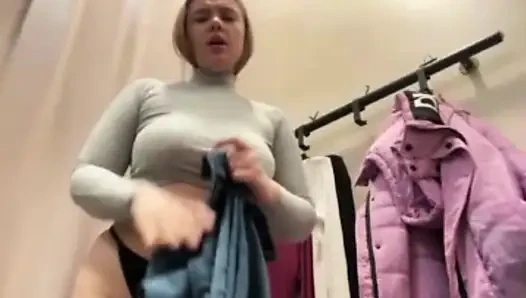 Extreme cumming in the locker room with jucielussie
