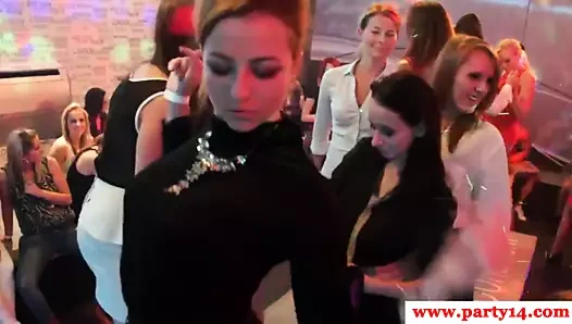 Glam euro bebek mastürbasyon striptizci horoz