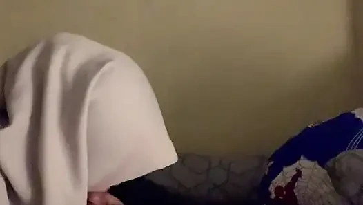 Sessizce üvey kız kardeşimin yarağını sikiyorum