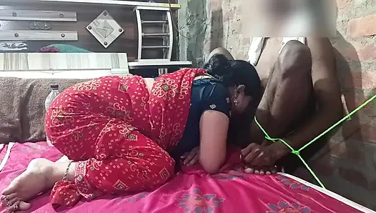 Baldız bağlı ve kendi kayınbiraderi ile sikişiyor ve odada ustalık yapıyor.
