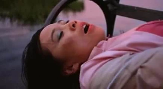 Sook Yin Lee (сцена с коротким автобусом)