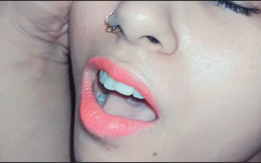 Latika büyük yarağı amına alıyor sert seks tam zevk