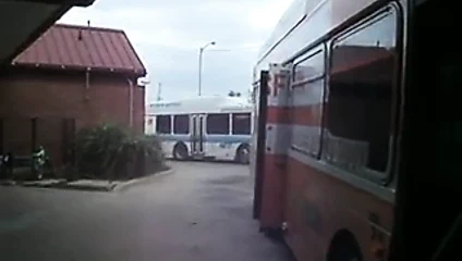 Sexygirl2014 otobüs durağına gelen otobüsleri izliyor