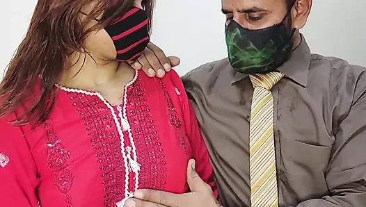 Patron eve geldi ve Hintçe açık ve kirli konuşma bıraktı🥵