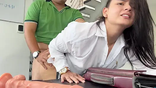 Derste İngi̇lce Öğretmeni̇ni̇ Sert Sevi̇yorum