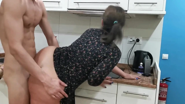 Sipariş için ödeyecek parası yok ve sikişiyorlar