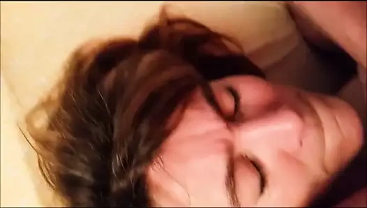 Büyükbaba squirts üzerinde büyükanne