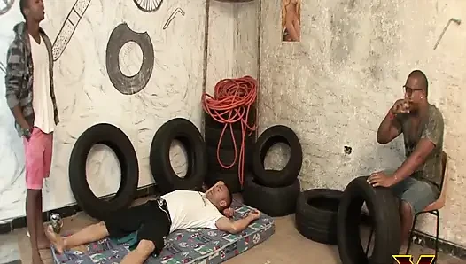 Kocasının çalışanlarıyla ihanetin karşılığını verdi