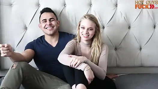 Büyük yaraklı sporcu Benji Bastian sarışın Sarah'ı pazar günü sikiyor