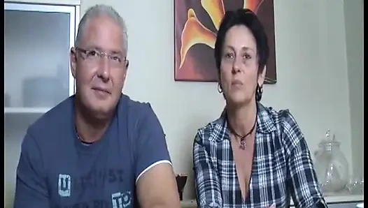 Komşu Buluşması Dörtlü Seks - Azgın Alman Komşular Değiş Tokuş Yapıyor Ve Sakso Çekiyor Ve Parmaklıyor