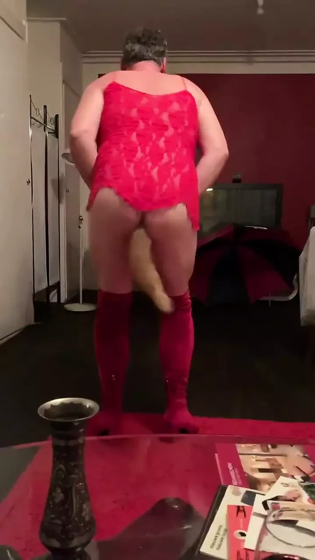 Танцующая шлюшка с хвостом