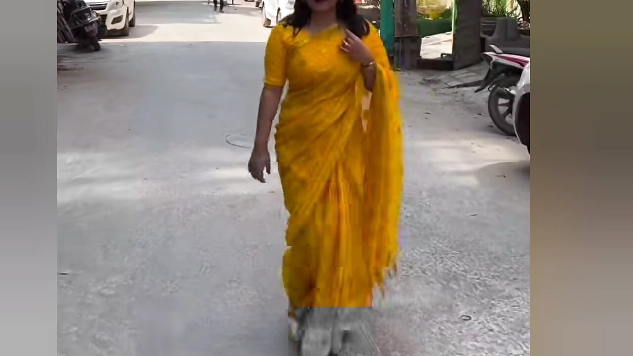 Indian hot figure young sister-in-law's bath!!   Sister-in-law's figure is very beautiful !! Secretly made video of desi village girl watching and masterbeing