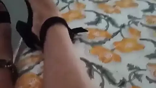 Regina ayakları seviyor