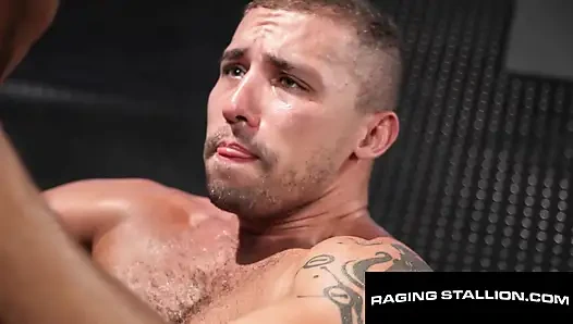 Azgın aygır - azgın göt sikiciler - eman zod ham köpekler sean xavier'in terli sporcu götü