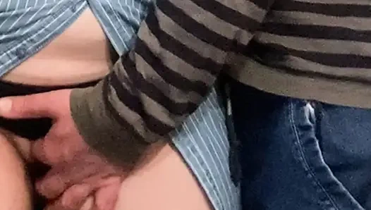 Липкие пальцы случайного незнакомца под платьем