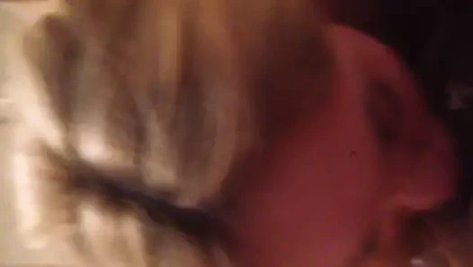 Sırp hottie berbat için derin boğaz chokes üzerinde the jumbo çalışır