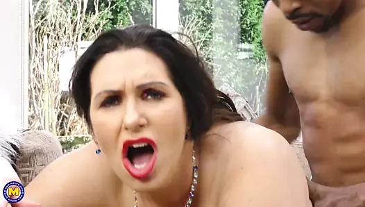 Faydaları olan yaşlı ve genç dostluk