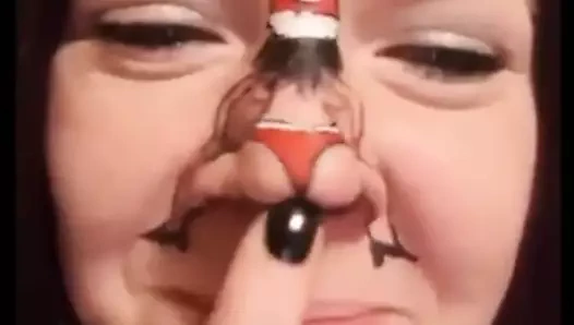 Noel Baba kızın burnunda dans ediyor