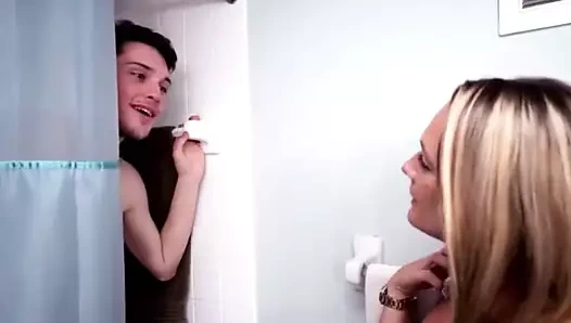 Eşcinsel seks: fahişe üvey baba ve sıska eşcinsel (eyersiz)