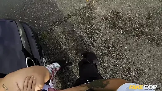 Fake cop - büyük memeli ve tatlı götlü ateşli bisikletçi büyük döl alıyor