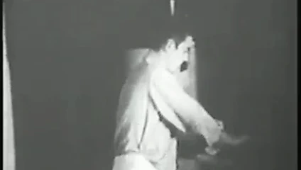 Sevimli bağbozumu porno kız seviyor için emmek ve binmek bir büyük sert çük içinde ona kıllı kedi