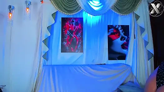 Klitorismi Ovuştururken Kıçta Dildo: Karışık Orgazmla Anal Mastürbasyon