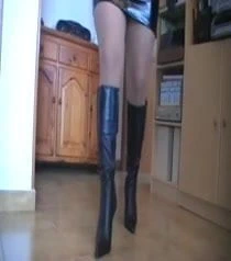 Benim nehir adası siyah deri çizmem.