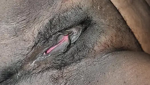 Tamil Mallu kız parmaklıyor ve fışkırtıyor