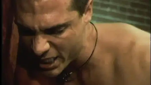 Genç klasik sürtük büyük bir yarakla sikiliyor ve ağzına boşalıyor