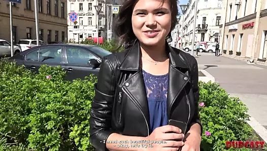 Ajan egzotik modeli kanepede harika bir şipşak cezbeder