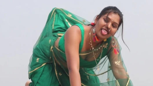 Üvey oğlu üvey annesiyle anal seks yapıyor.