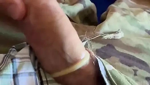 Abd ordusu askeri üniformasını giyerek ve prezervatifle boksör şortla mastürbasyon yapıyor!