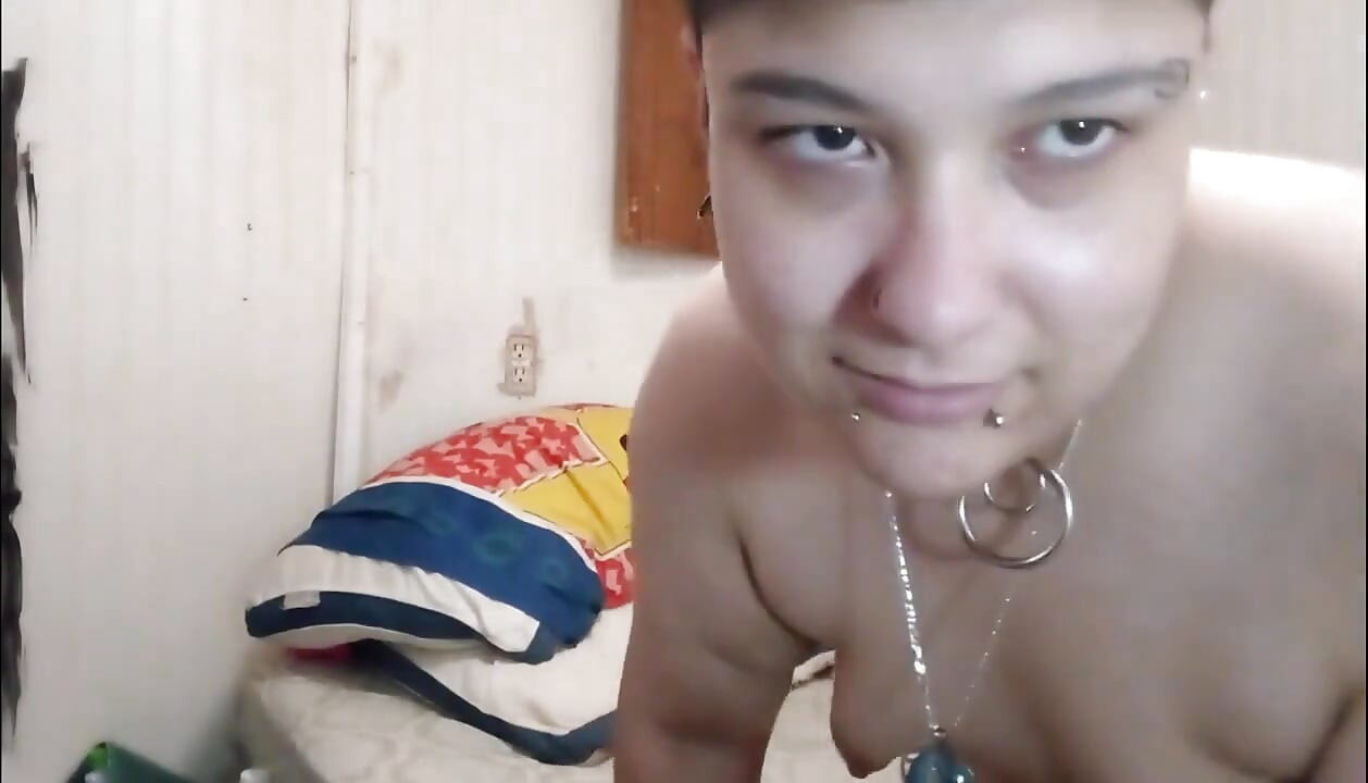 Sadece senin için kedi kulaklarında kendimle oynuyorum! Miyav!
