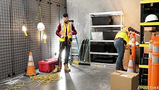 Heteroflexible - hatler gurius ve blain o'connor şehvet jonathan taylor için ateşli depoda üçlü grup seks