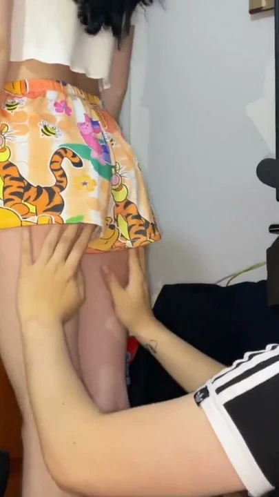 Laura seksi pijamayla sikiliyor Seksi pijamalı güzel kadın sikiliyor | Bölüm 1