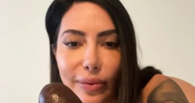BÜYÜK ZENCI YARAĞı ATEŞLI ORTA YAŞLı SEKSI KADıN LELA STAR TARAFıNDAN SIKILIYOR