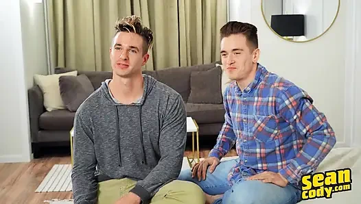 Sean Cody - garreter, Yüzüne boşalmadan önce Nicolani'nin deliğini yalıyor ve domalarak sikiyor