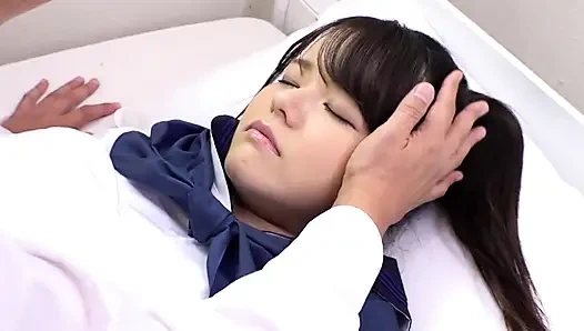 Etrafta kimse olmadığı için, o kızla