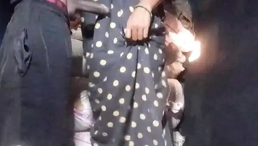 Hintli desi köylü üvey erkek kardeş evde ayaktaki üvey kız kardeşiyle sert sikişiyor