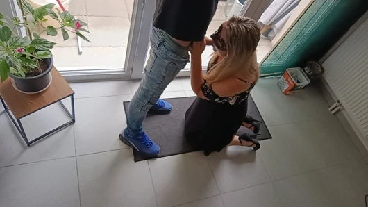 Bu kadın emmeyi seviyor