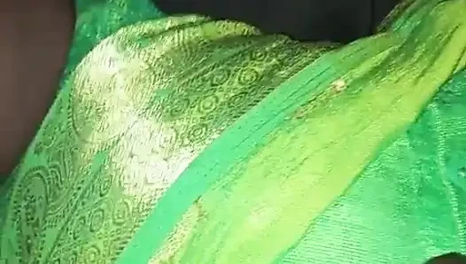 Kardeşim bana Hari Saree'de iyi olduğumu söyledikten sonra beni siktirdi