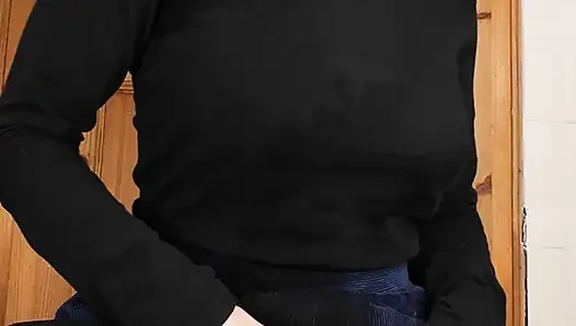 Peeing upside down feels so awesome!
