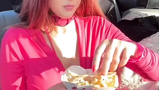 En sevdiğim fast food'umu arabada yerken izle