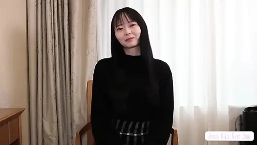 Idol seviyesine sahip kırılgan ama parlak güzellik nadir bir ilk özel görünümde cazibesini gösteriyor